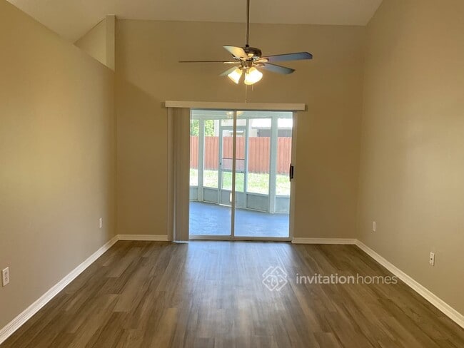 Building Photo - 888 Somerset Dr