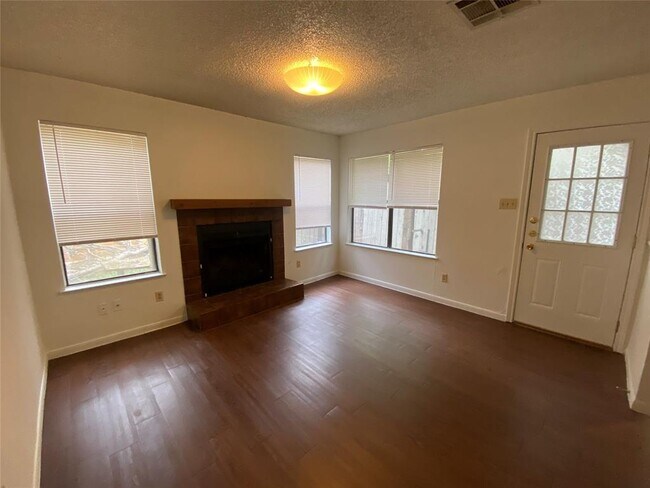 Foto del edificio - 8704 Schick Rd