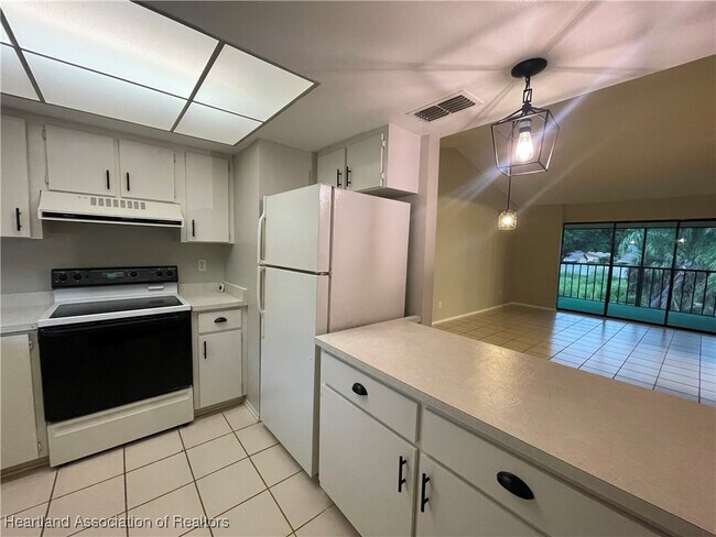 Building Photo - 619 Manor Cir