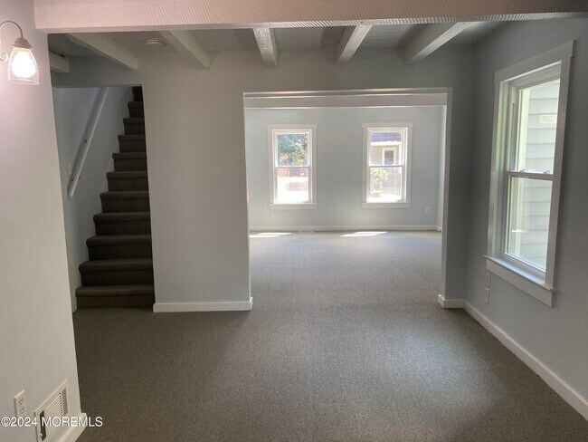 Building Photo - 57 Linden Pl