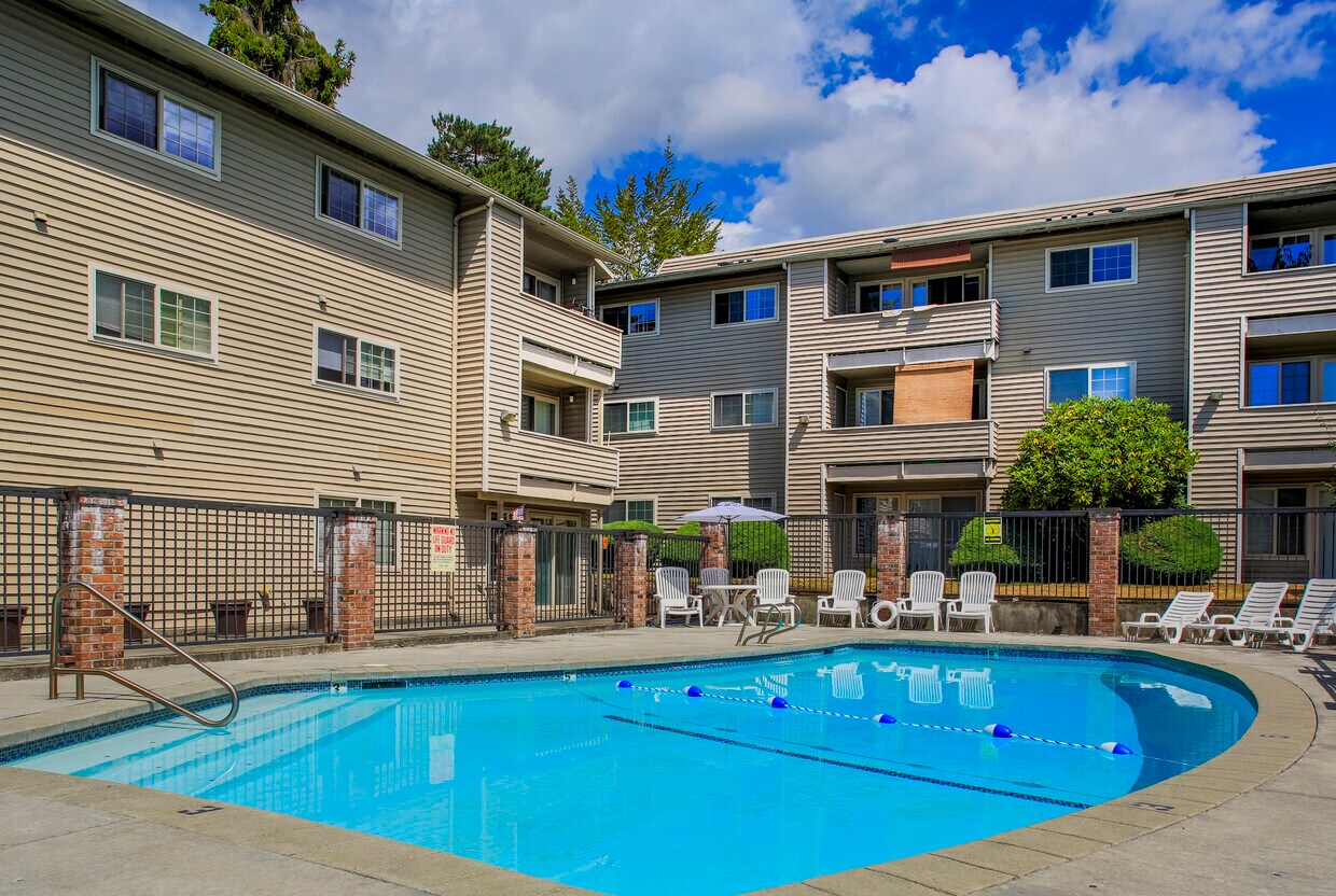 Brittany Place Apartments in Lynnwood, WA