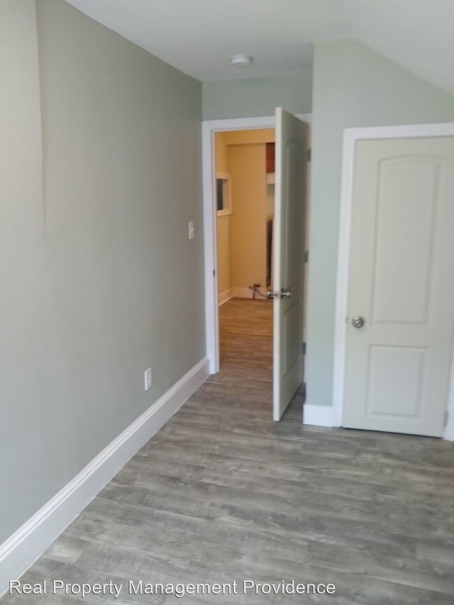 Building Photo - 2 br, 1 bath Apartment - 720 Charles St.