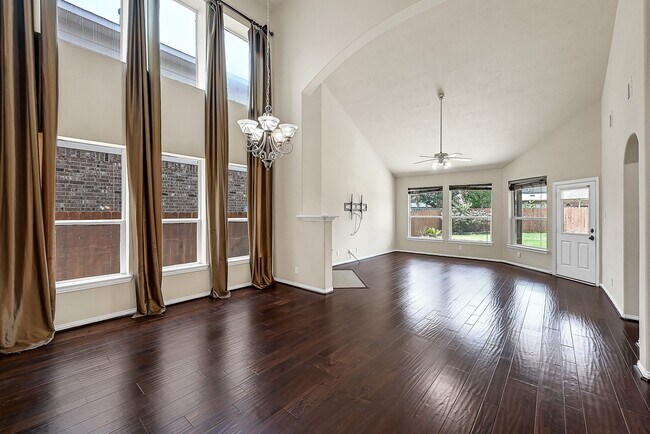 Building Photo - 2414 Snowy Egret Drive