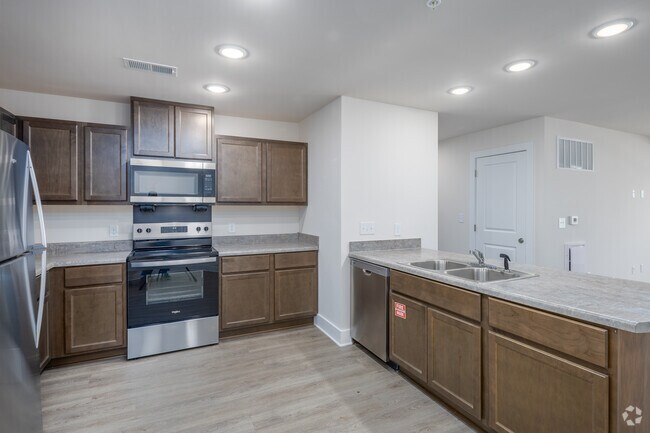 3 habitaciones, 2 baños - 1318 pies cuadrados - Cocina - Brookfield Pointe Apartments