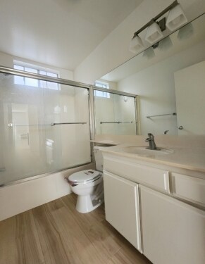 Interior Photo - 3750 Kelton Ave