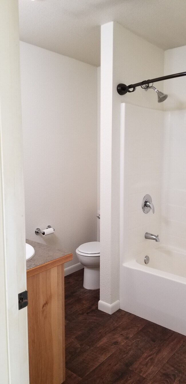 Foto del edificio - 472-285 Johnstonville Rd