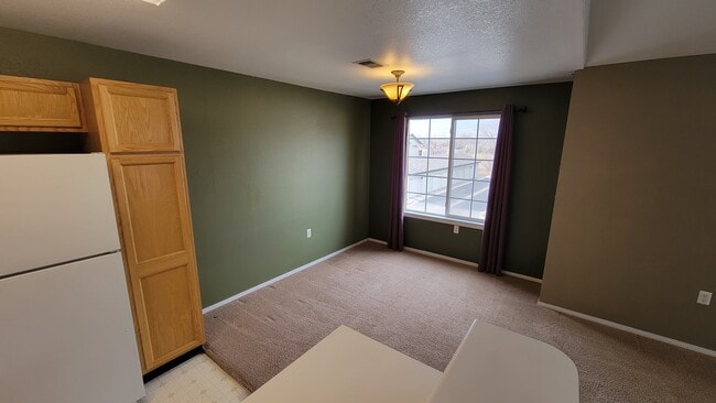 Dining area - 3002 W Elizabeth St