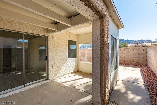 Foto del edificio - 582 Searchlight Dr