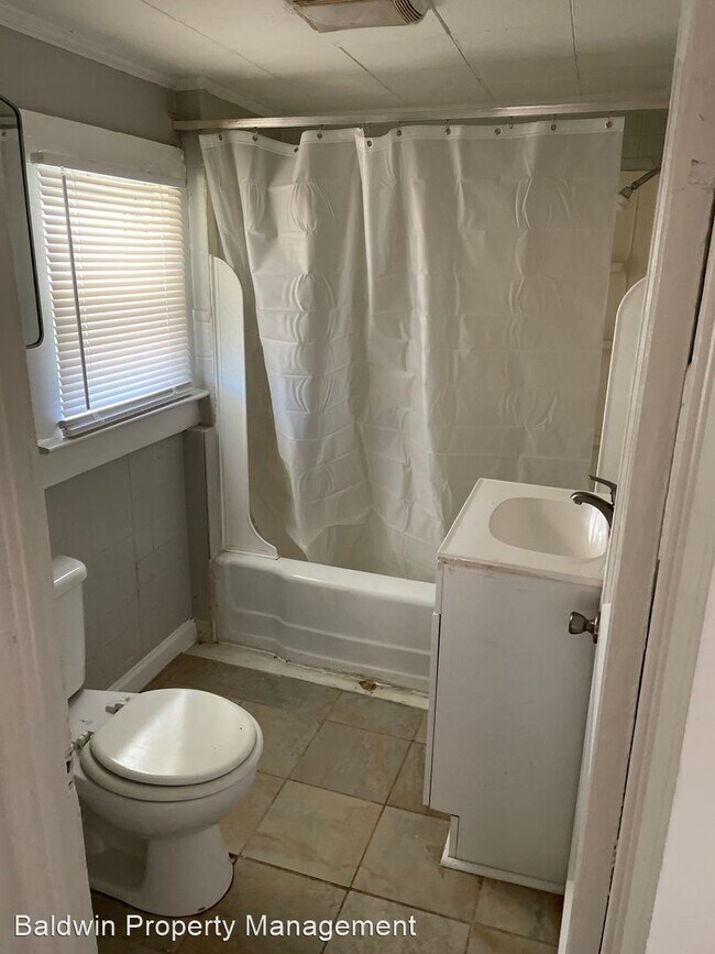 Building Photo - 1 br, 1 bath House - 2650 DUDLEY STREET
