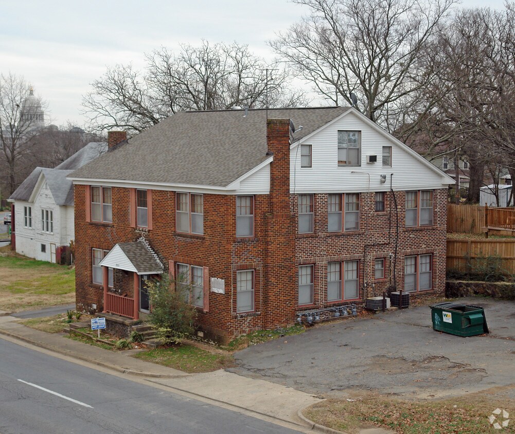 Foto principal - 2317 W Markham St