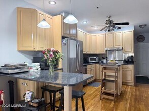 Building Photo - 58 Monroe St