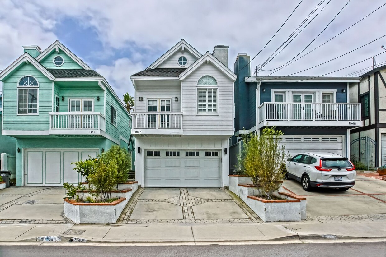 Primary Photo - BEAUTIFULLY REMODELED, HIGH-END REDONDO HI...