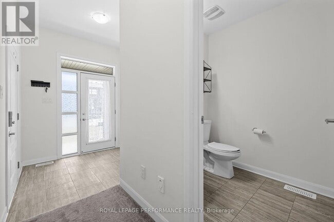 Building Photo - 826 Dynasty St