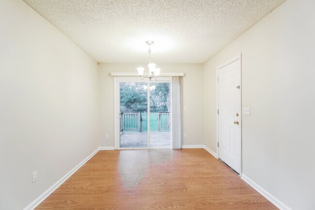 Foto del edificio - 8442 Finwood Ave
