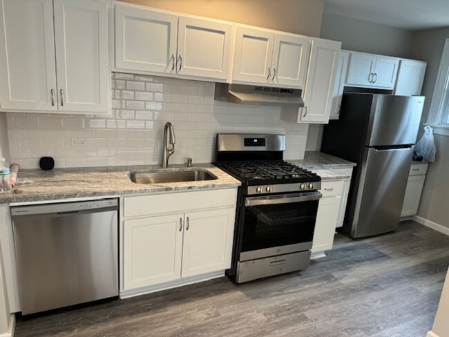 Foto del edificio - 3 Bed- 1 Bath  Single Family Home- Clevela...