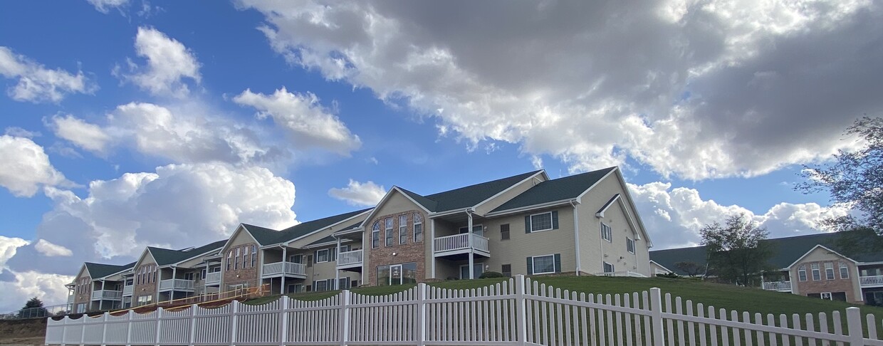 Primary Photo - Hawks Ridge Apartments