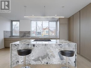 Building Photo - 899 Dundas St W