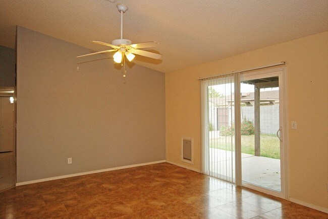 Foto del edificio - 2335 N Evergreen St