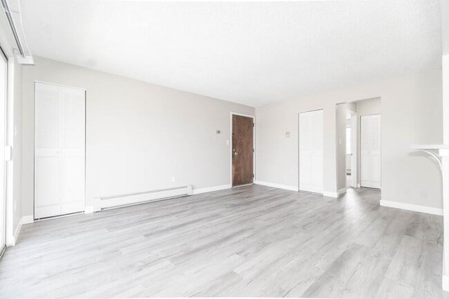 Foto del edificio - 5215 E Exposition Ave