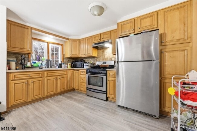 Foto del edificio - 42 Bergen Blvd