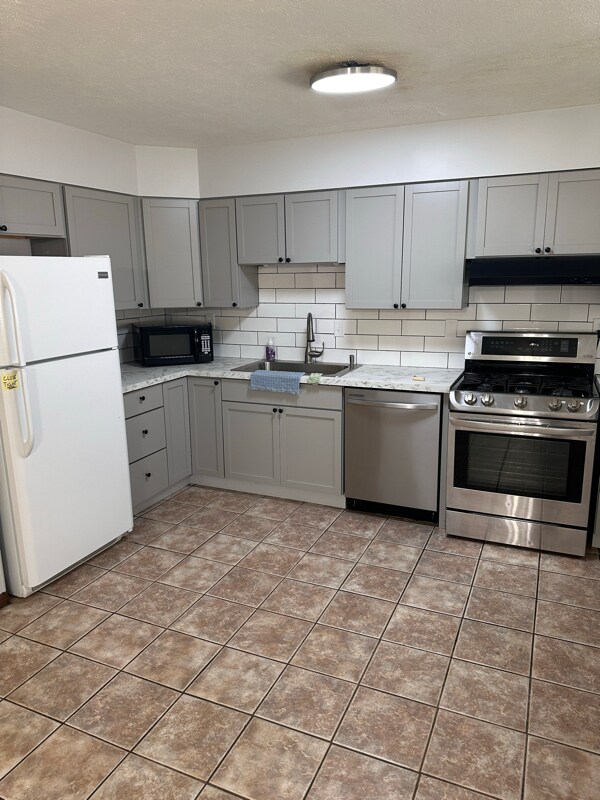 Foto del edificio - 388 Gamewood Dr