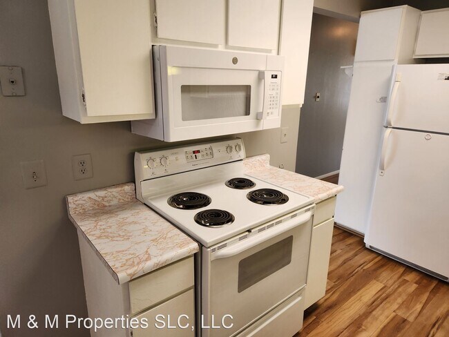 Building Photo - 3 br, 3 bath House - 4610 S Clearview Drive