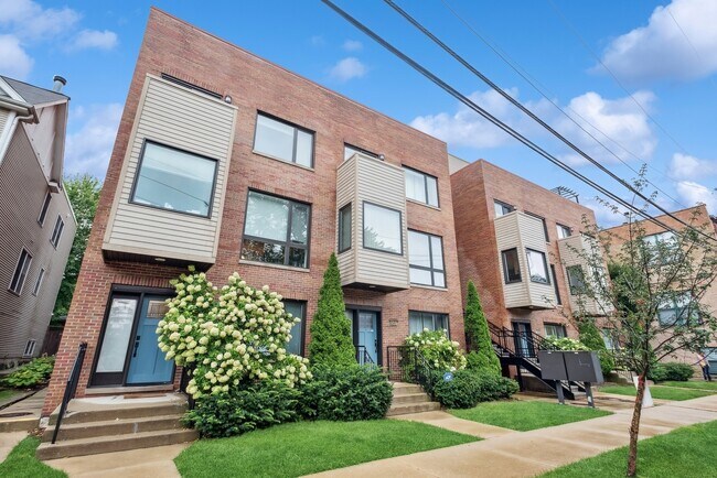 Building Photo - 645 Custer Ave