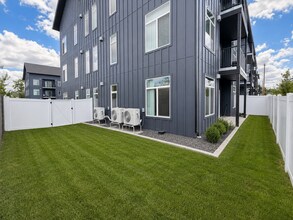 Interior Photo - Arborview on the River