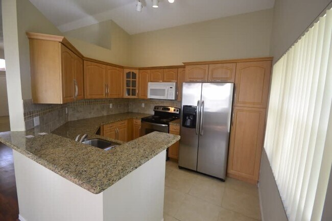 Building Photo - 7487 Viscaya Cir