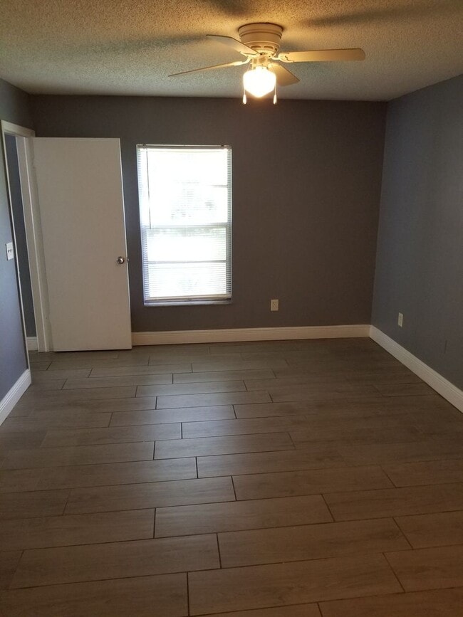 Building Photo - 4004 Dream Oak Pl