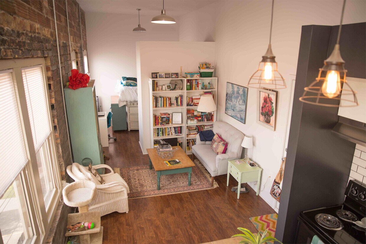 108 S Hosmer St Unit 21, Lansing, MI 48912 Apartment for Rent in Lansing, MI