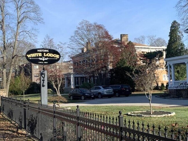 Foto del edificio - 412 Bellevue Ave