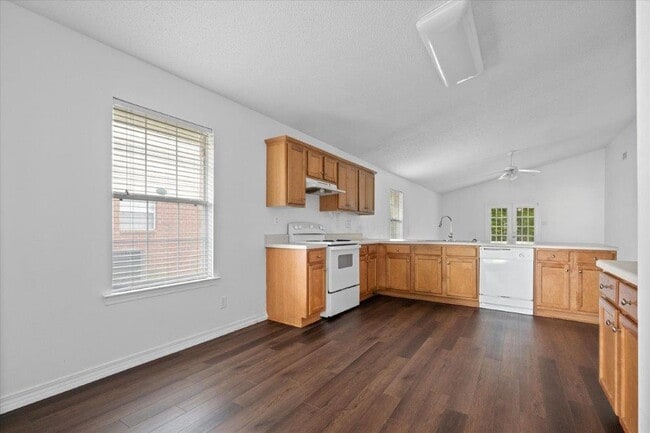Building Photo - 2659 Rosebud Dr E