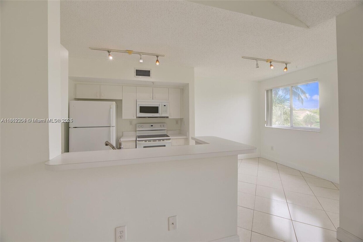 Foto principal - 2600 S University Dr