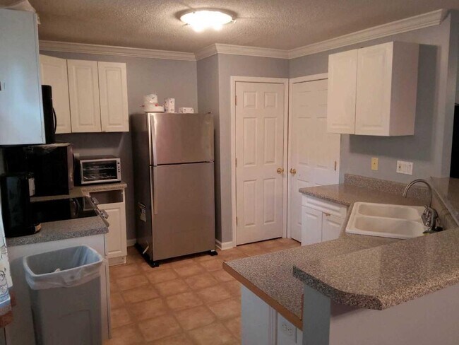 Building Photo - 104 Springfield Ct