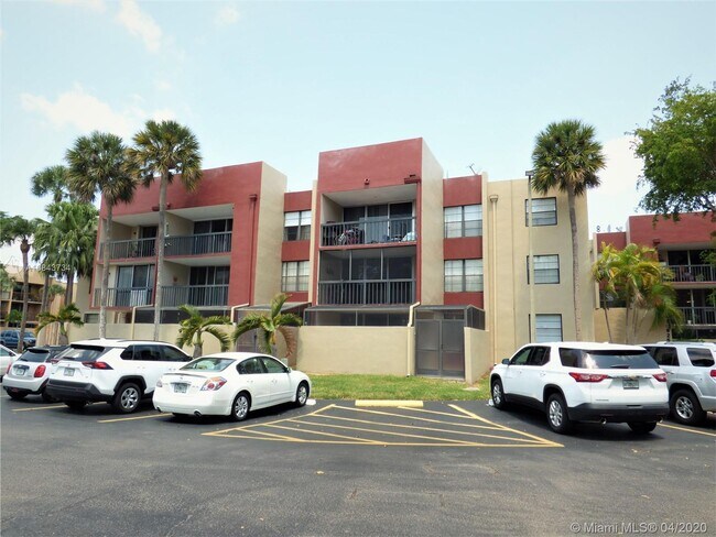 Building Photo - 10825 SW 112th Ave