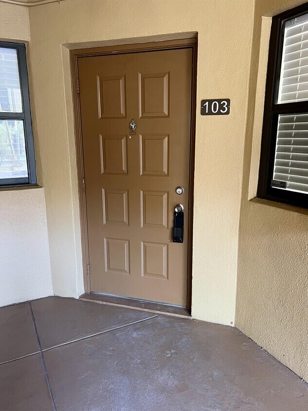 Building Photo - 15535 Miami Lakeway N