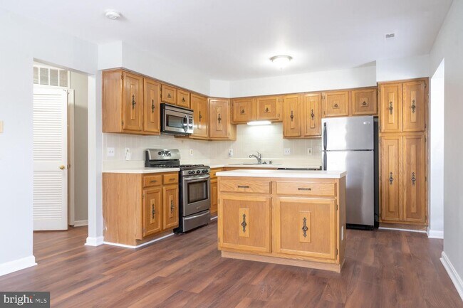 Building Photo - 6109 Trident Ln