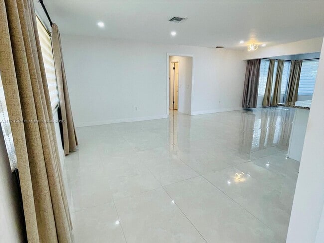 Foto del edificio - 8520 NW 15th St