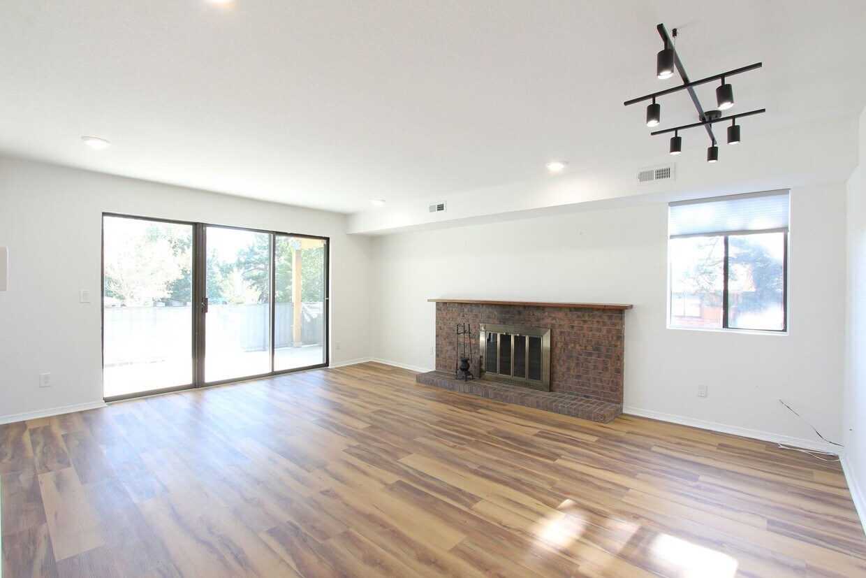 Foto principal - 600 Manhattan Dr