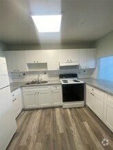 Building Photo - 305 W 68th St