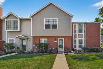 Building Photo - 16826 Holly Trail Dr