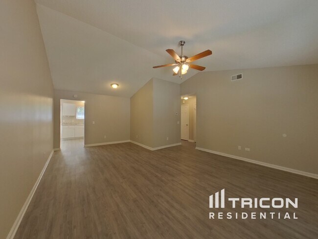 Building Photo - 216 Amber Chase Ct