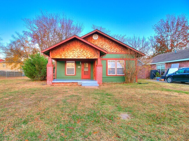 Building Photo - 3 br, 1 bath House - 1313 N Beard Ave