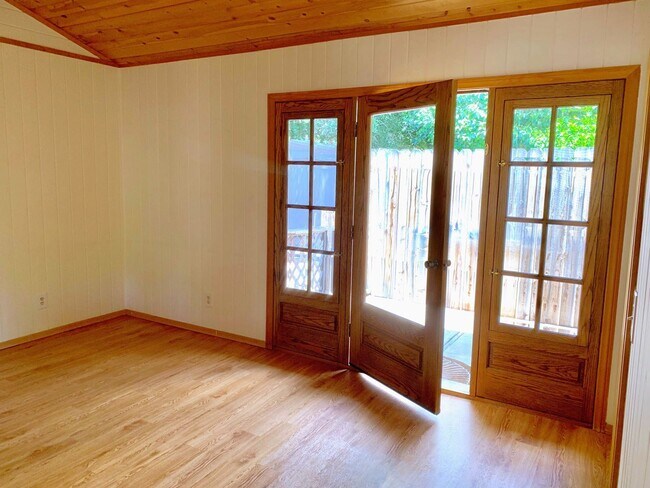 Foto del edificio - Studio, 1 bath House - 2271-B Alamo Pintad...