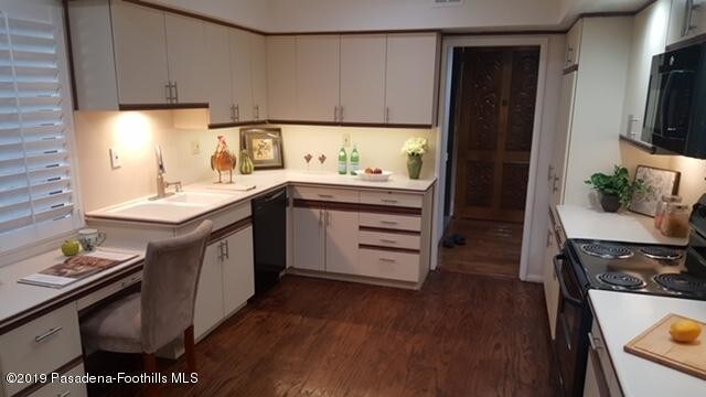 Foto del edificio - 111 S Orange Grove Blvd