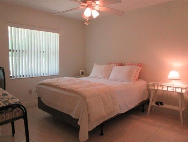 Foto del edificio - 9607 NW 4th St