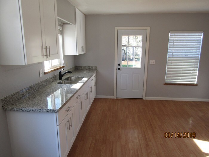 Primary Photo - 4970 Hessel Rd