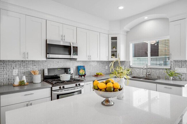 Foto del edificio - ***Gorgeous 5 bedroom, 3 bath Home in Imperial Beach