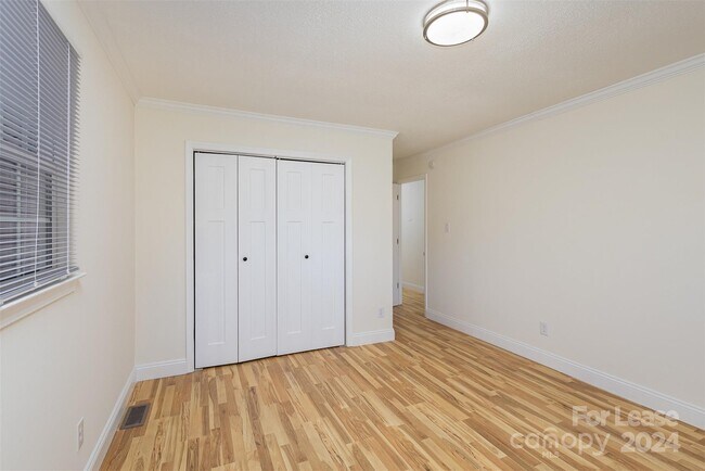 Building Photo - 401 Jackson Pl